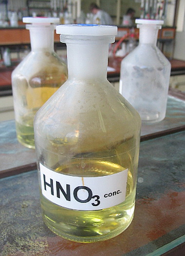 Азотная кислота (Acidum nitricum)